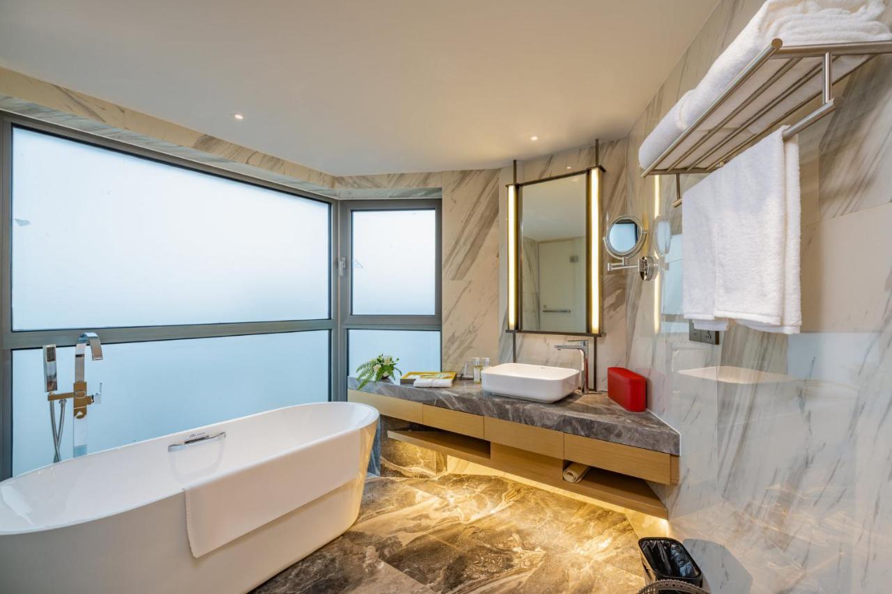 Holiday Inn Shanghai Huaxia By Ihg - Overlooking City Scenery At Sky View Restaurant Экстерьер фото