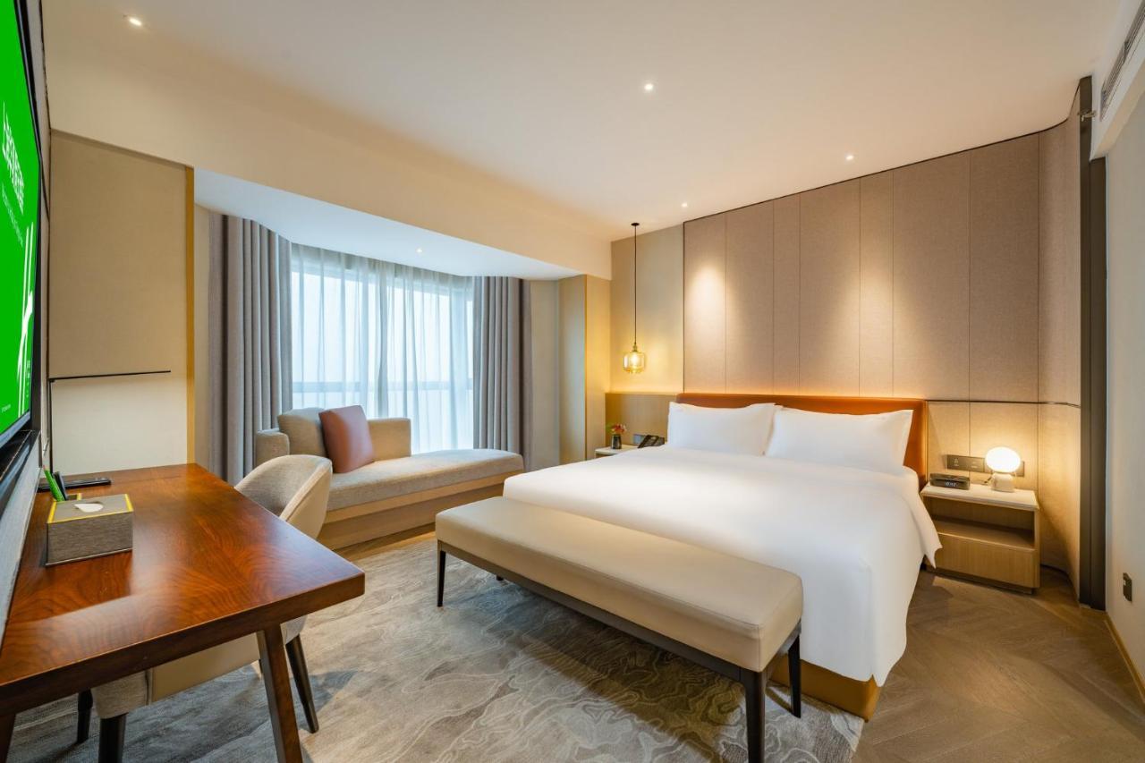 Holiday Inn Shanghai Huaxia By Ihg - Overlooking City Scenery At Sky View Restaurant Экстерьер фото
