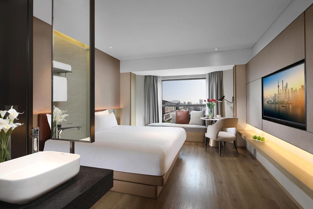Holiday Inn Shanghai Huaxia By Ihg - Overlooking City Scenery At Sky View Restaurant Экстерьер фото