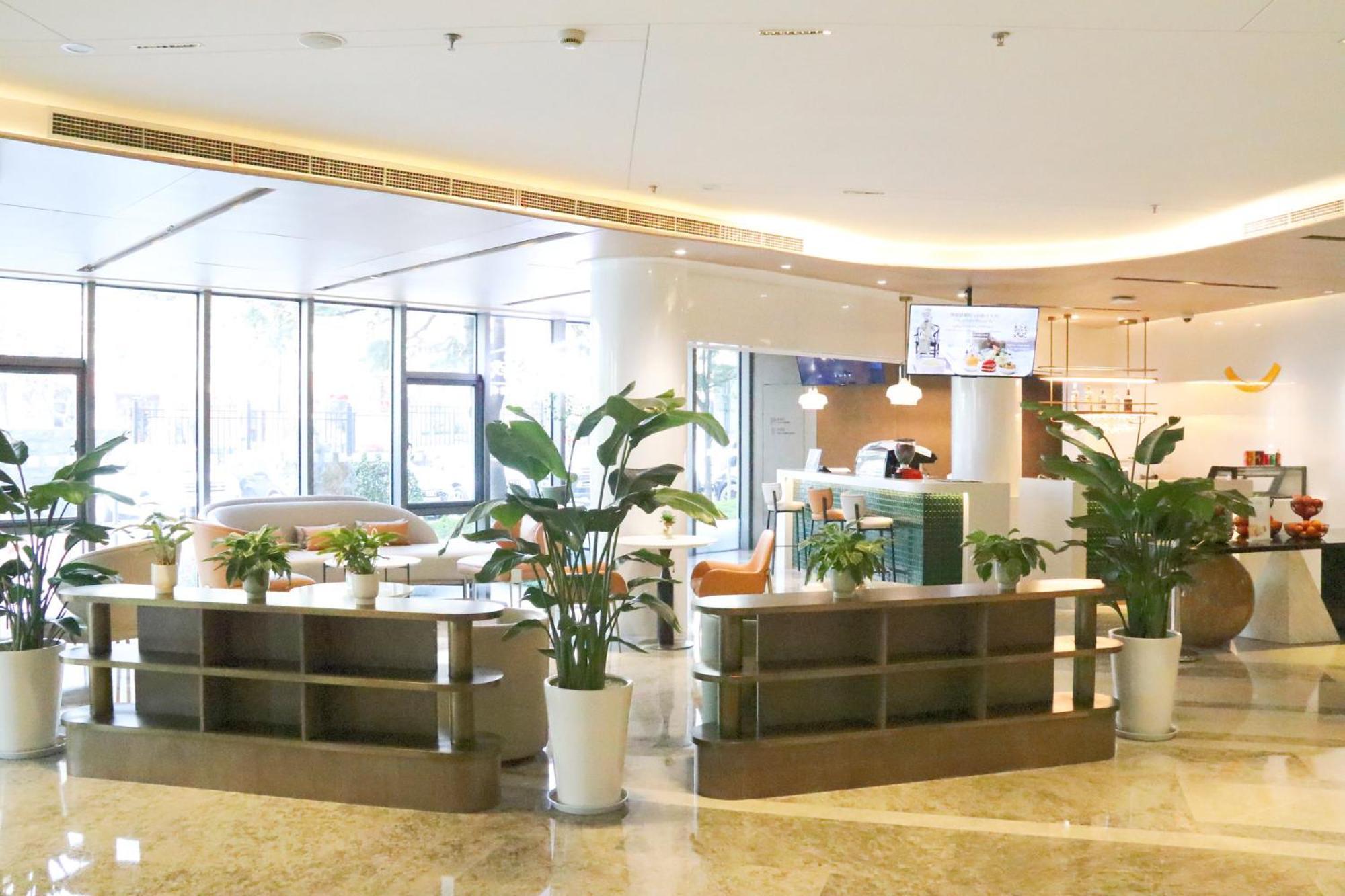 Holiday Inn Shanghai Huaxia By Ihg - Overlooking City Scenery At Sky View Restaurant Экстерьер фото