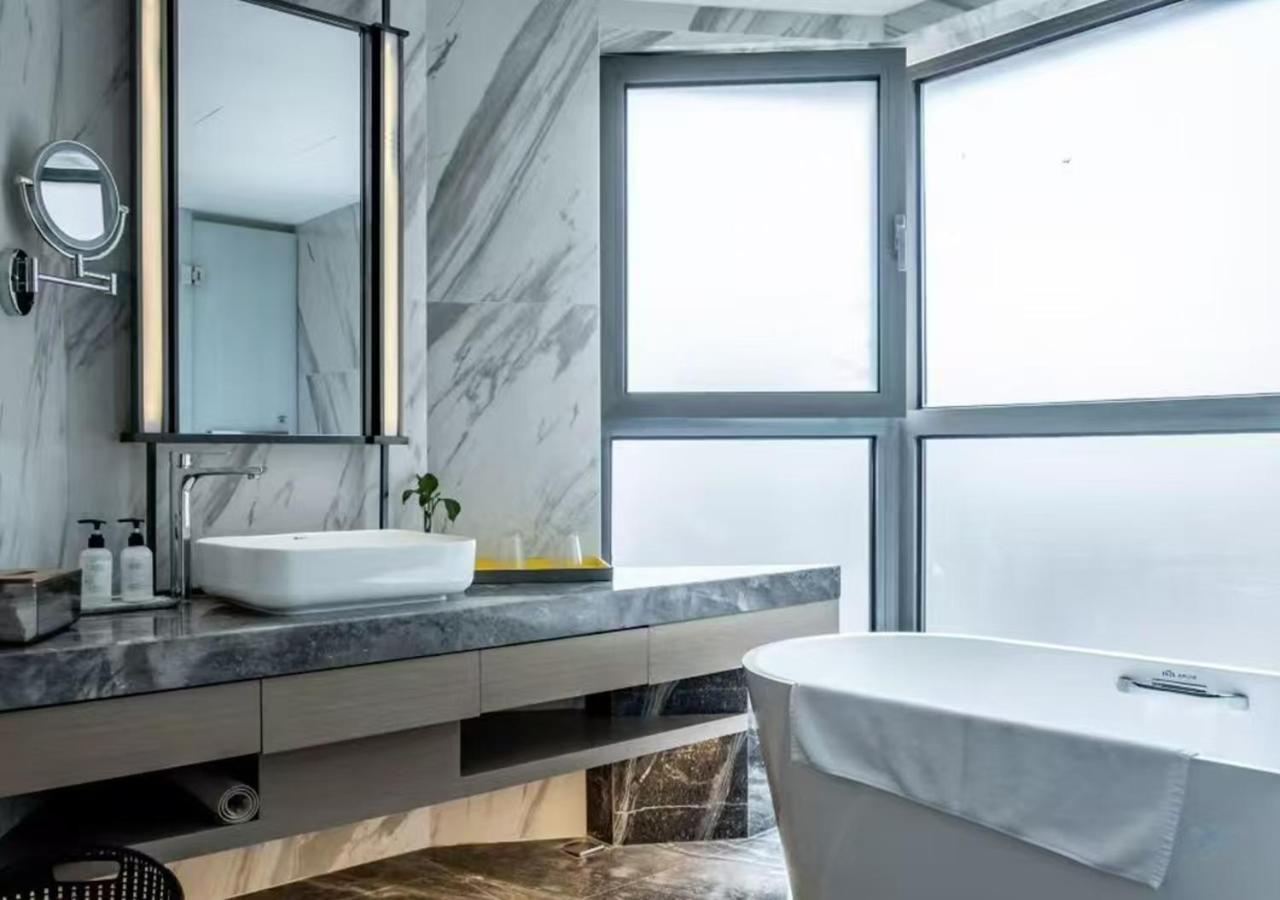 Holiday Inn Shanghai Huaxia By Ihg - Overlooking City Scenery At Sky View Restaurant Экстерьер фото