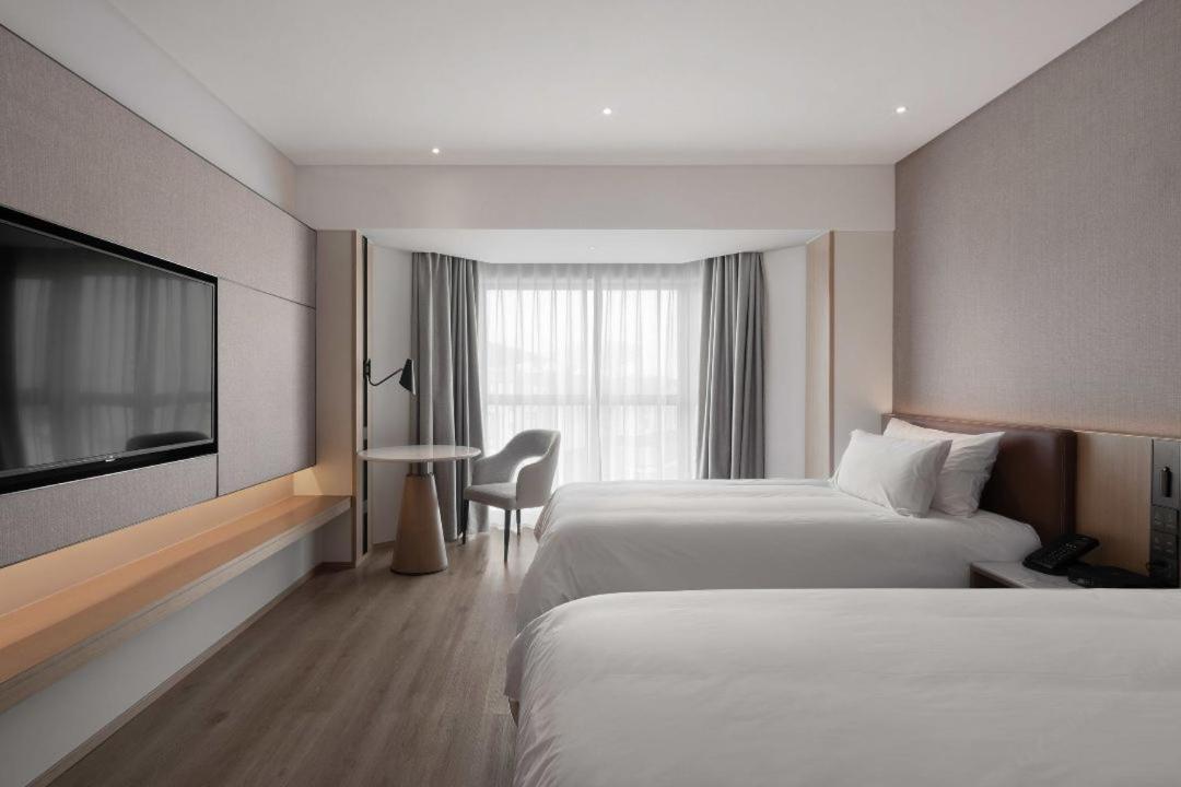 Holiday Inn Shanghai Huaxia By Ihg - Overlooking City Scenery At Sky View Restaurant Экстерьер фото