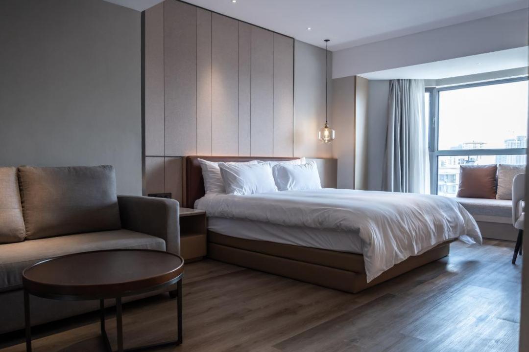 Holiday Inn Shanghai Huaxia By Ihg - Overlooking City Scenery At Sky View Restaurant Экстерьер фото